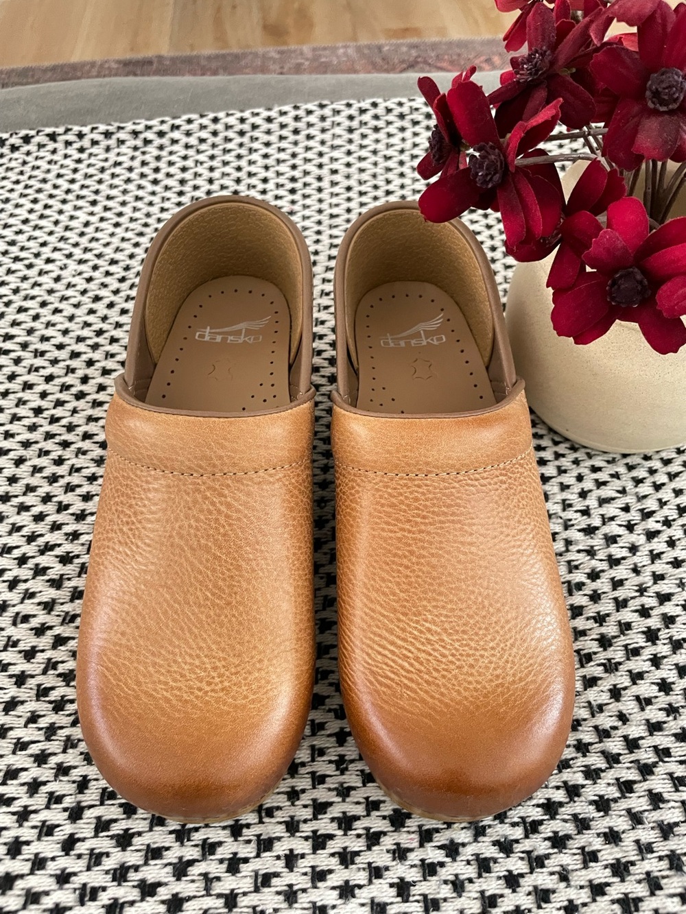Dansko Pro Honey Clogs Distressed Burnished Leather Size 8 Beige Tan - Picture 3 of 11